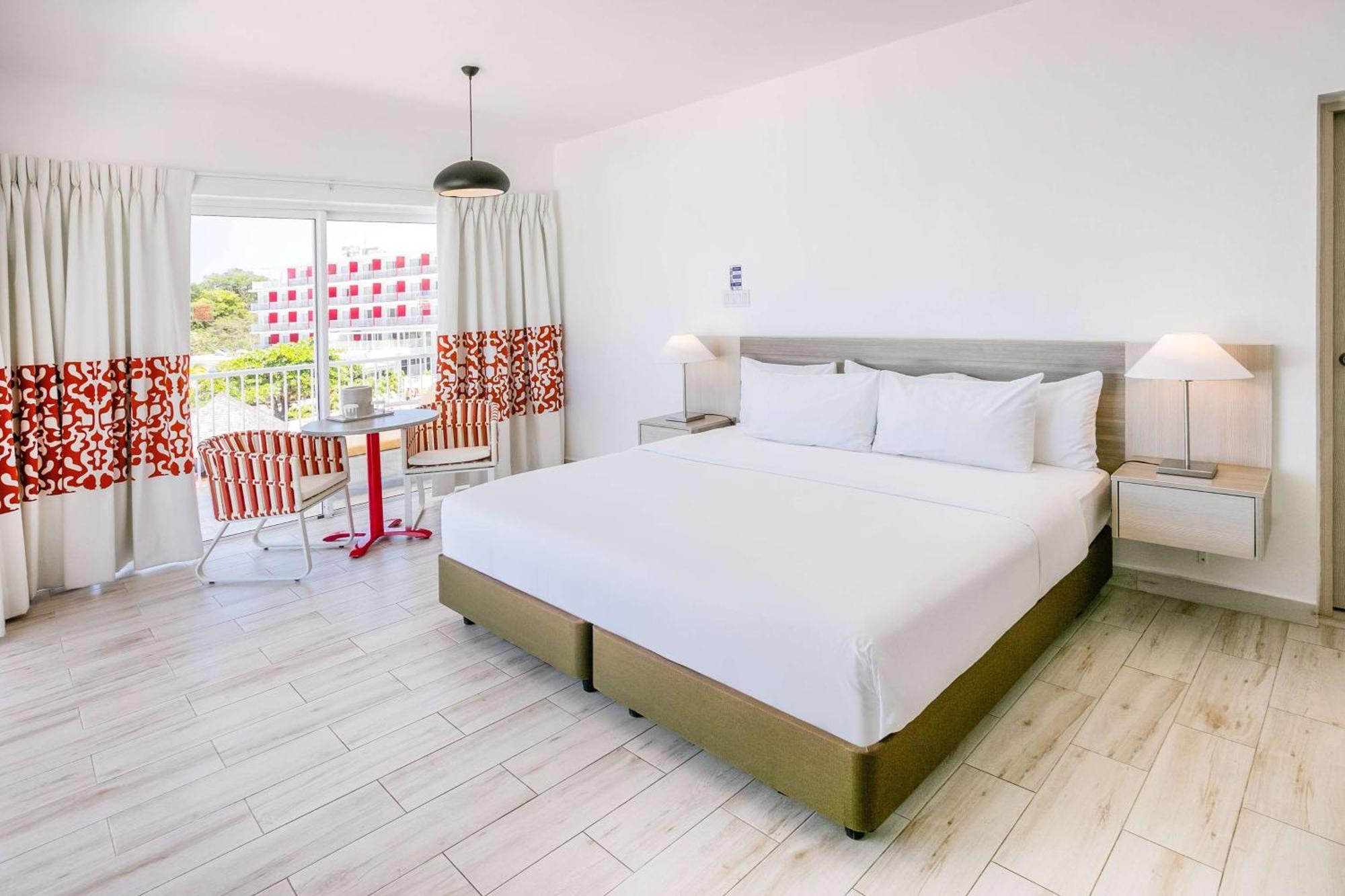 Grand Decameron Cornwall Beach, A Trademark All-Inclusive Resort Montego Bay Exterior photo