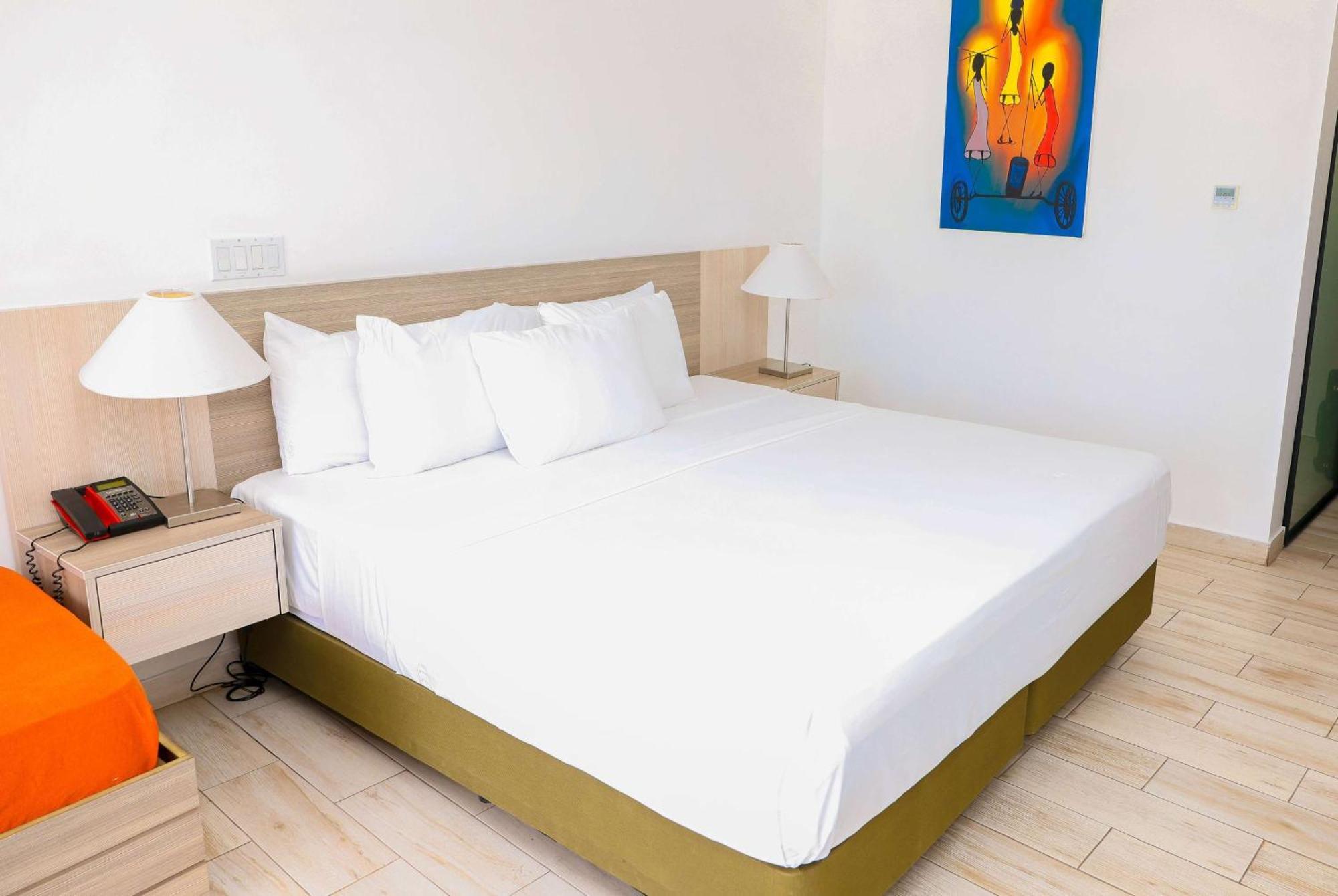 Grand Decameron Cornwall Beach, A Trademark All-Inclusive Resort Montego Bay Exterior photo