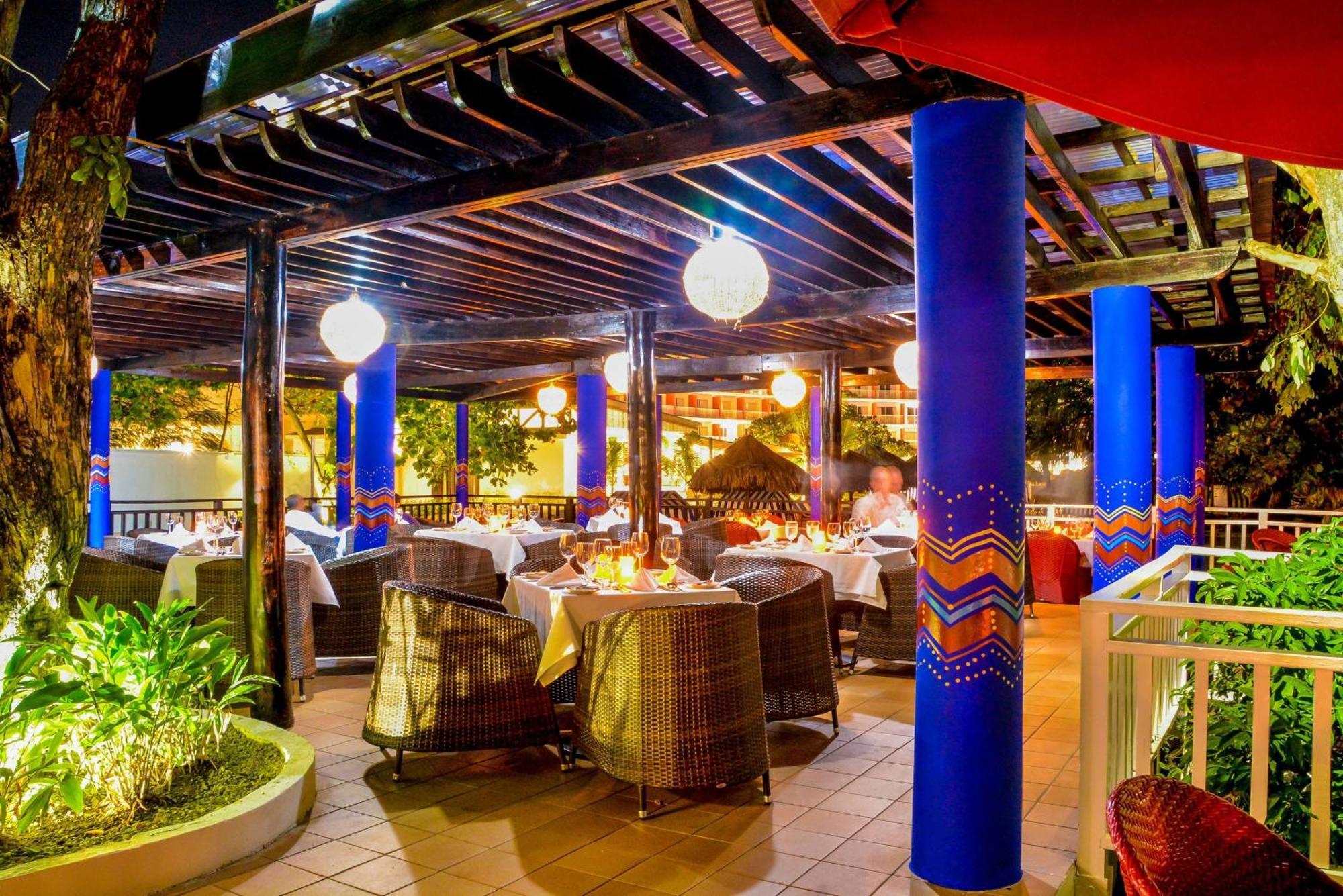 Grand Decameron Cornwall Beach, A Trademark All-Inclusive Resort Montego Bay Exterior photo