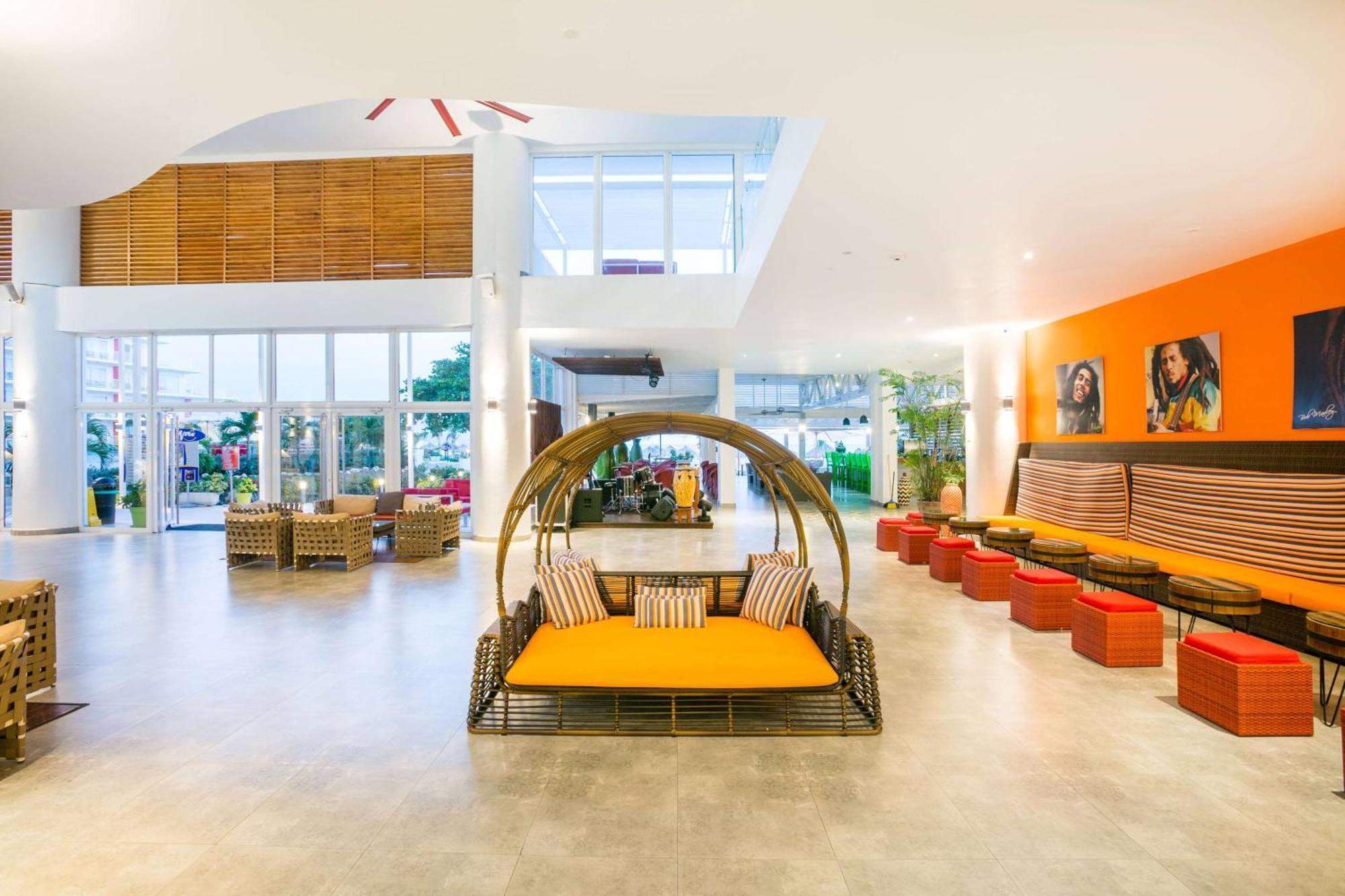 Grand Decameron Cornwall Beach, A Trademark All-Inclusive Resort Montego Bay Exterior photo