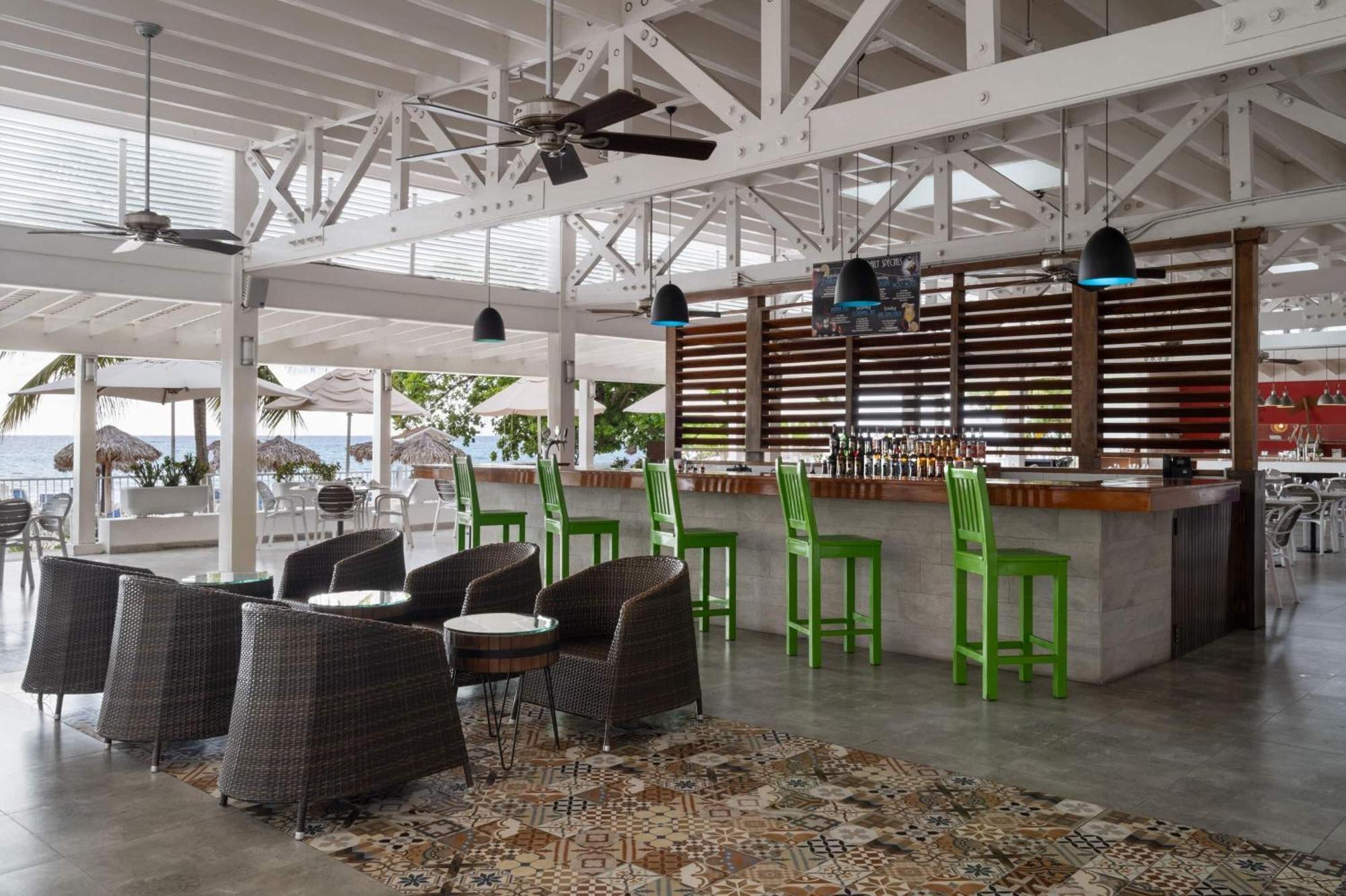 Grand Decameron Cornwall Beach, A Trademark All-Inclusive Resort Montego Bay Exterior photo