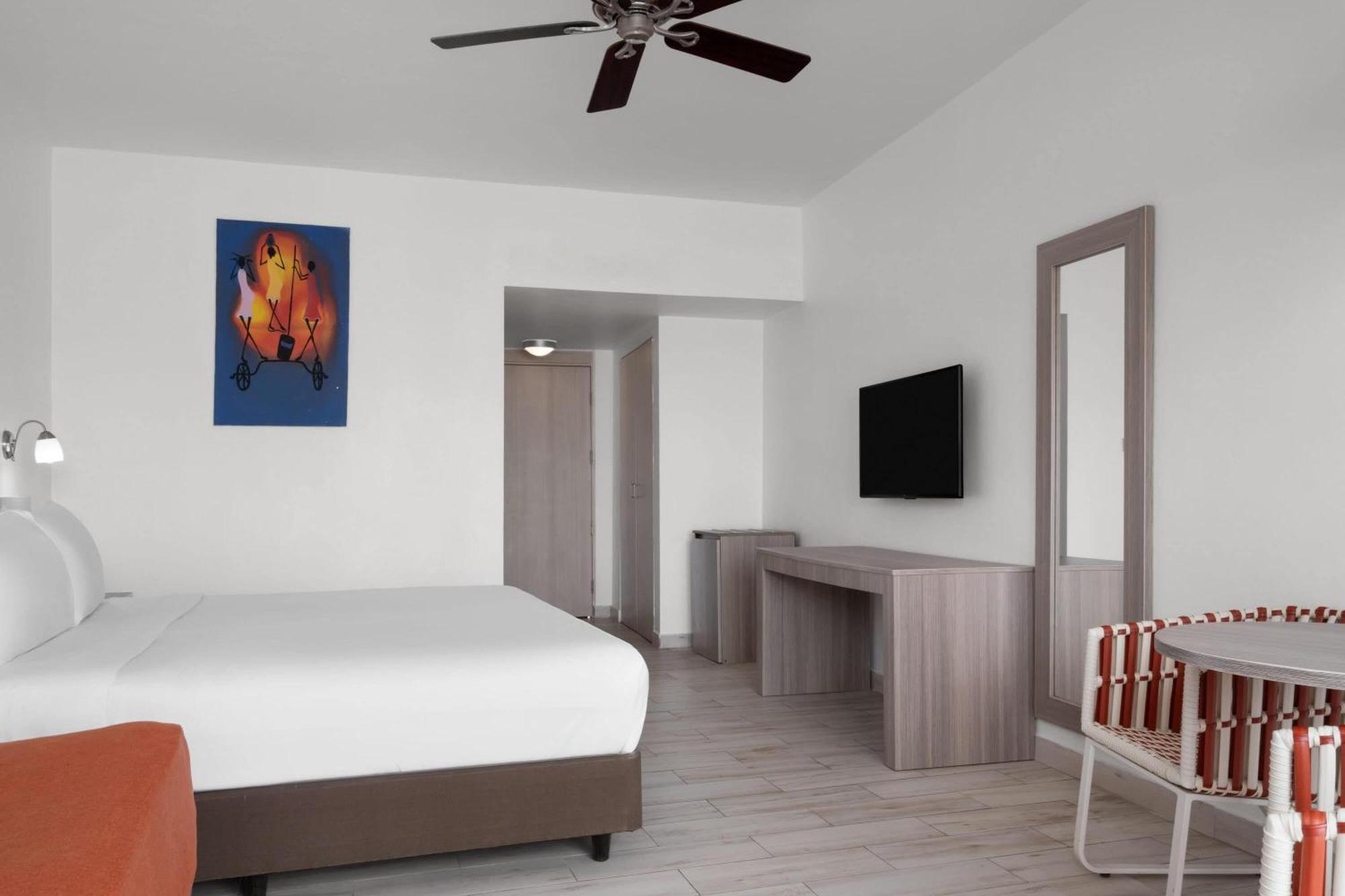 Grand Decameron Cornwall Beach, A Trademark All-Inclusive Resort Montego Bay Exterior photo