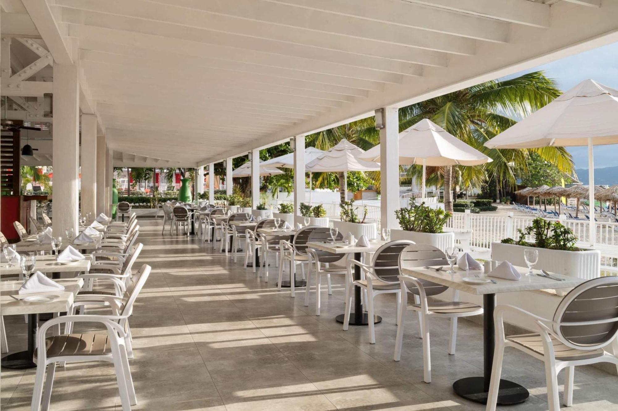 Grand Decameron Cornwall Beach, A Trademark All-Inclusive Resort Montego Bay Exterior photo