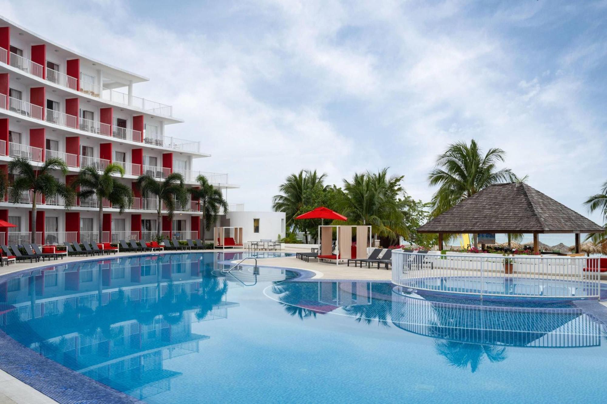 Grand Decameron Cornwall Beach, A Trademark All-Inclusive Resort Montego Bay Exterior photo