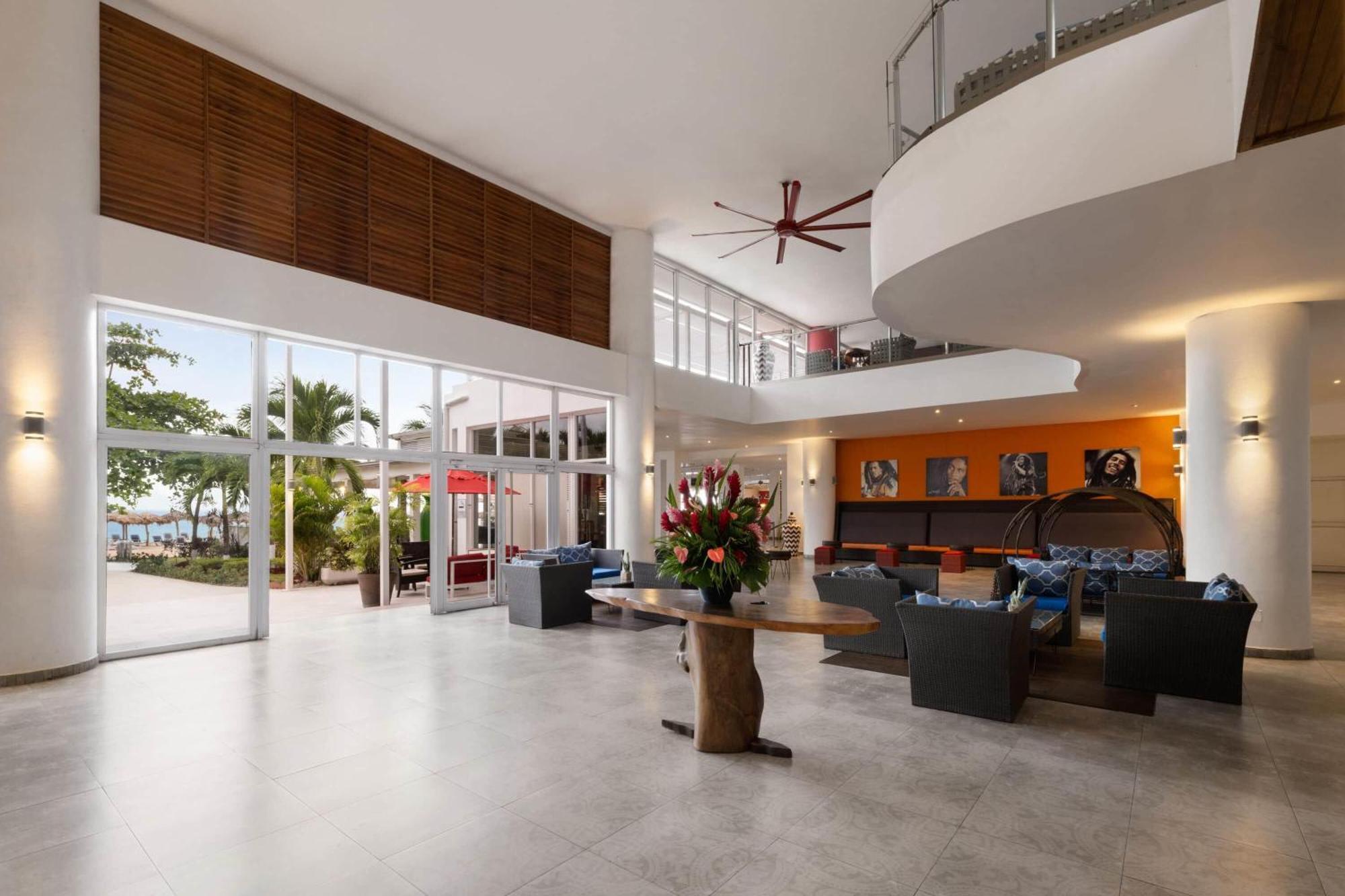 Grand Decameron Cornwall Beach, A Trademark All-Inclusive Resort Montego Bay Exterior photo
